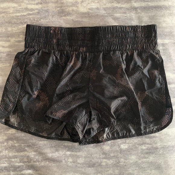 THEORY 38 'HYE' CYLINDER PRINTED NYLON SHORTS - Picture 2 of 8